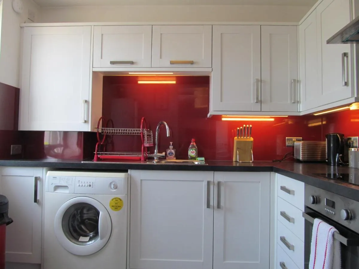 The Granite City - Modern City Centre Apartment 애버딘