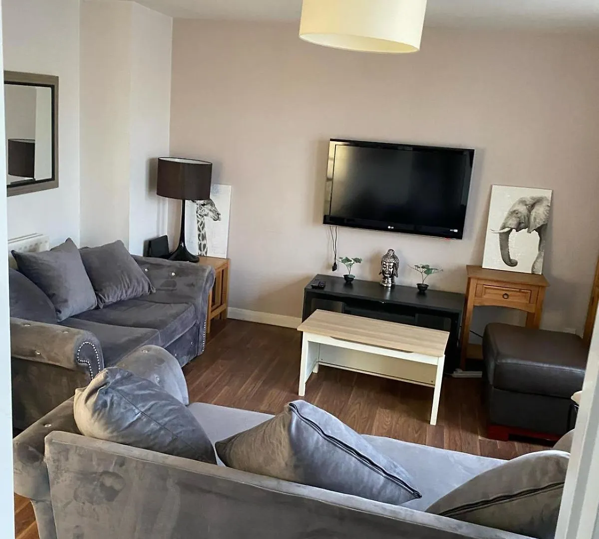 The Granite City - Modern City Centre Apartment 애버딘 영국